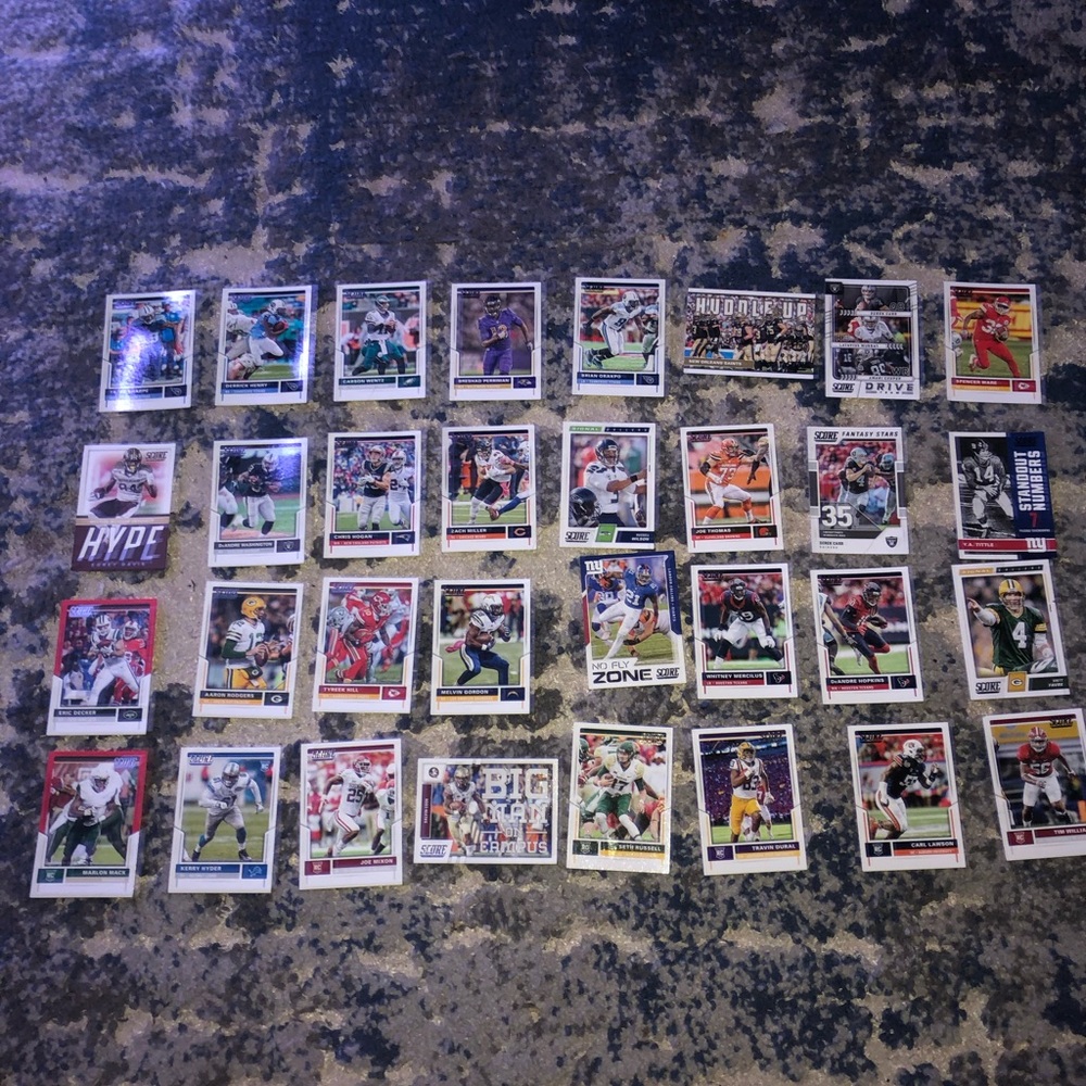 31 Score Football Cards Including 8 Rookie Cards